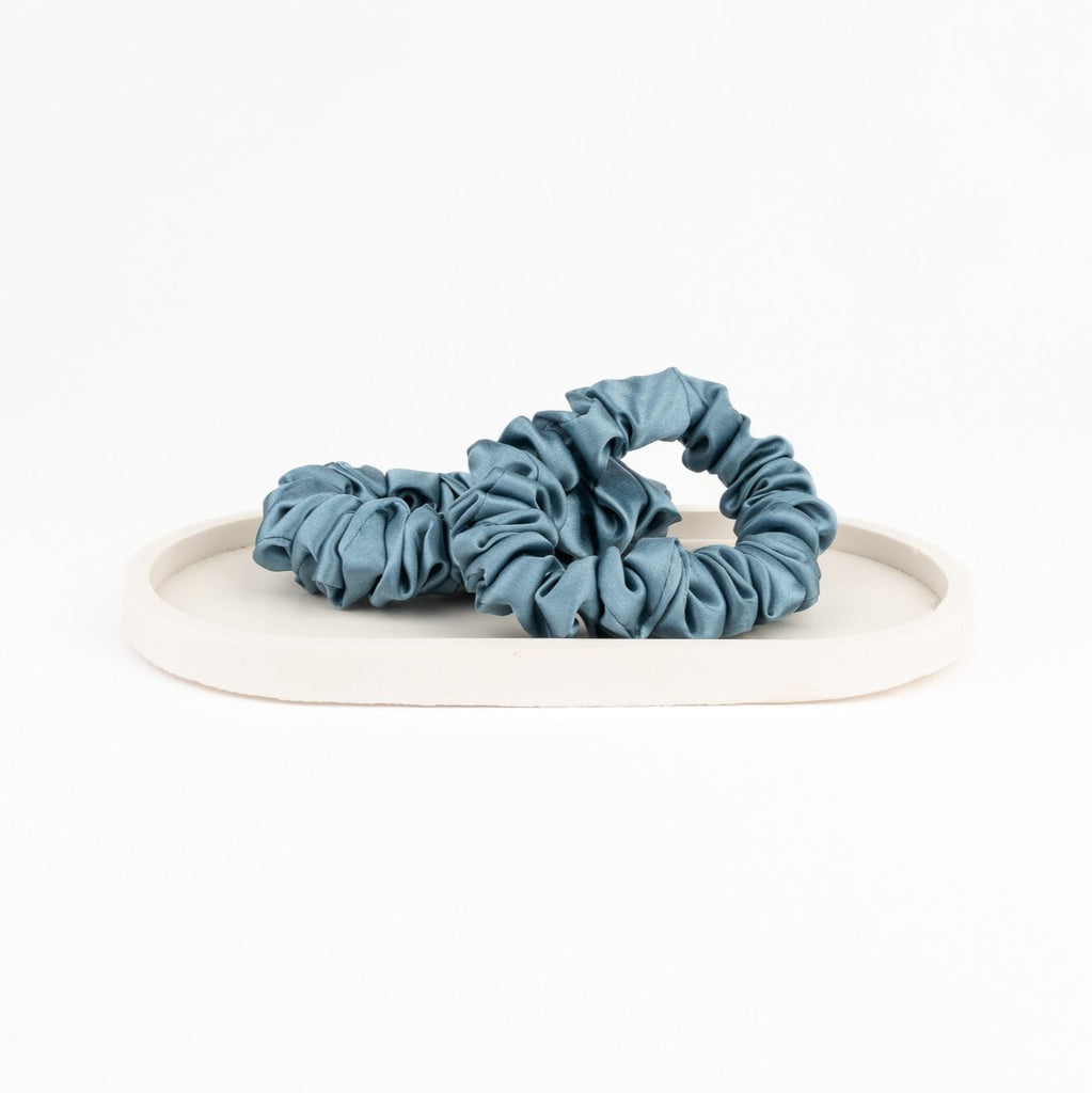 MULBERRY SILK MEDIUM SCRUNCHIE - DUSTY BLUE